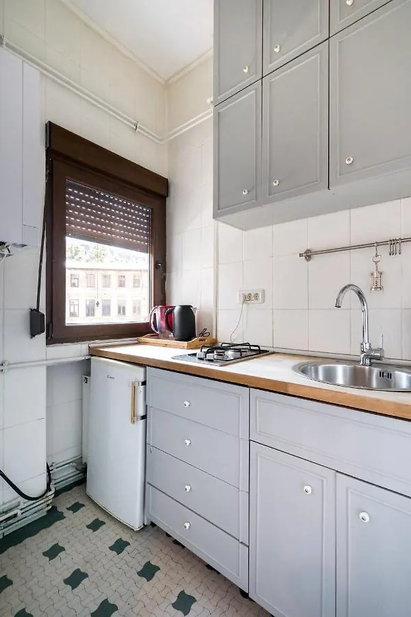 Sleek Comfort - A Blend Of Style And Convenience Bucharest Apartment